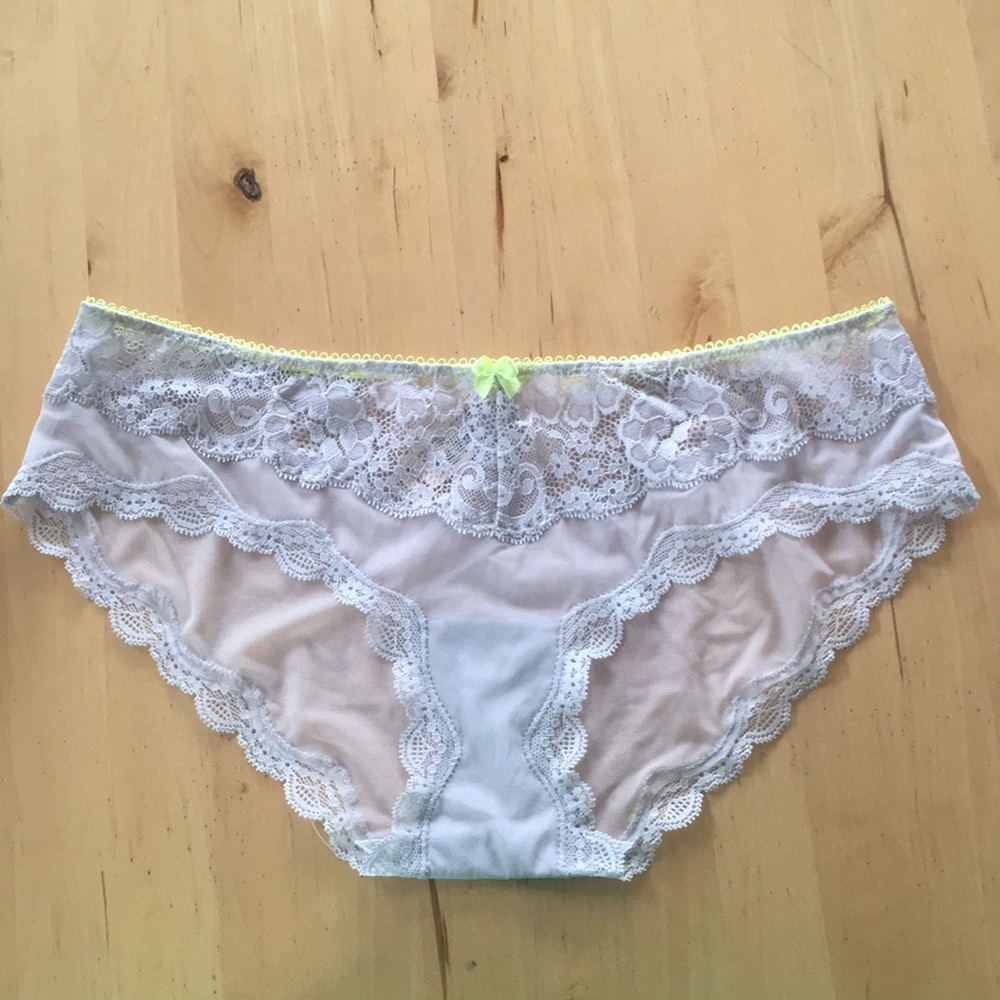 NWT Victoria’s Secret Dream Angels bikini M
